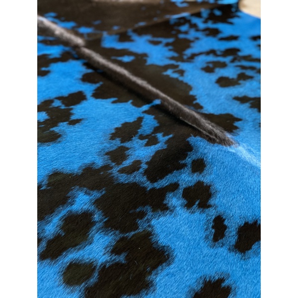 peau de vache normande bleue tapis francais cuir